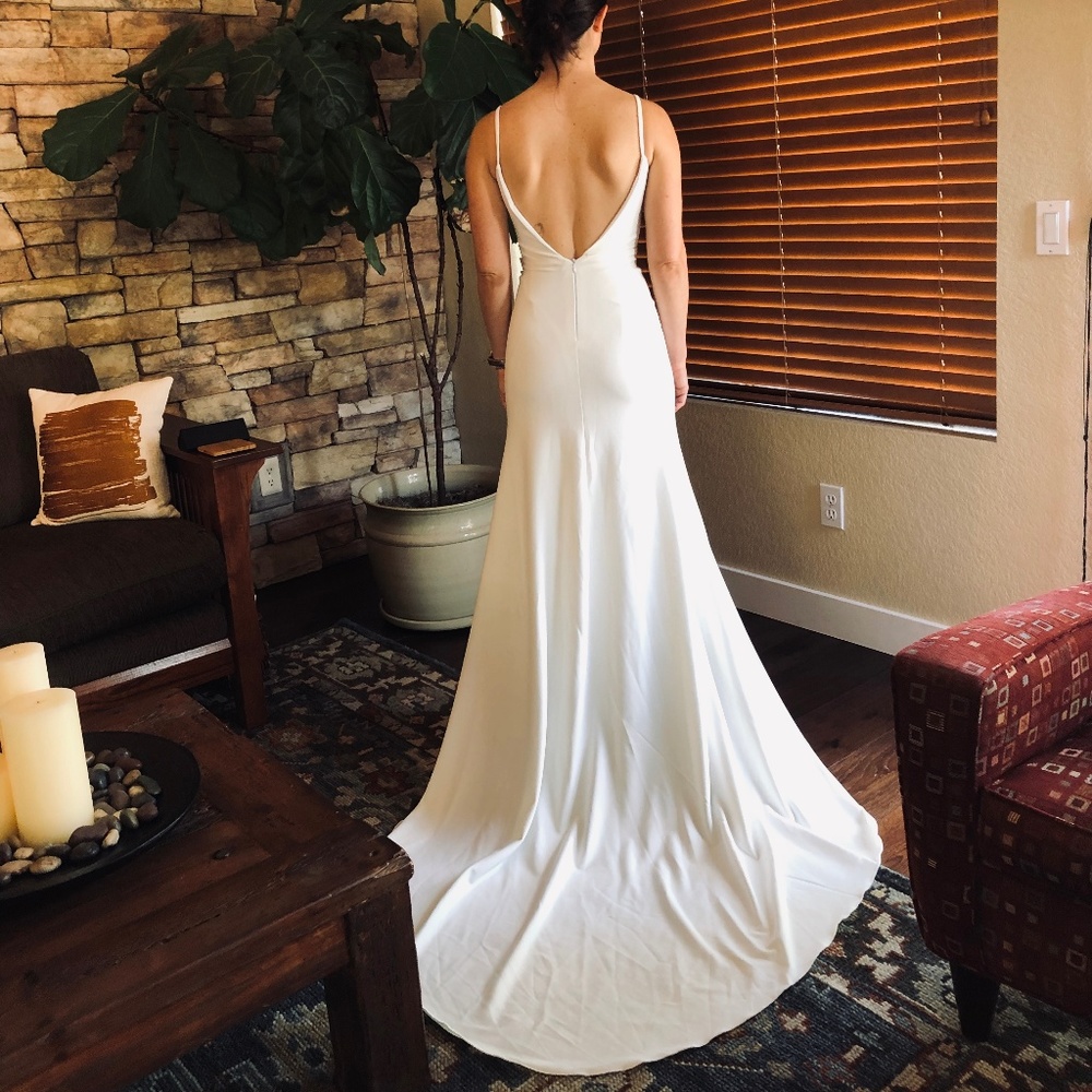 Modern, sleek and comfortable! New wedding Dress!